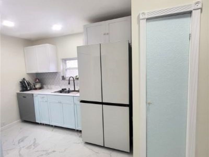 1450 S Lallendorf Road, Oregon, OH 43616 Photo 9