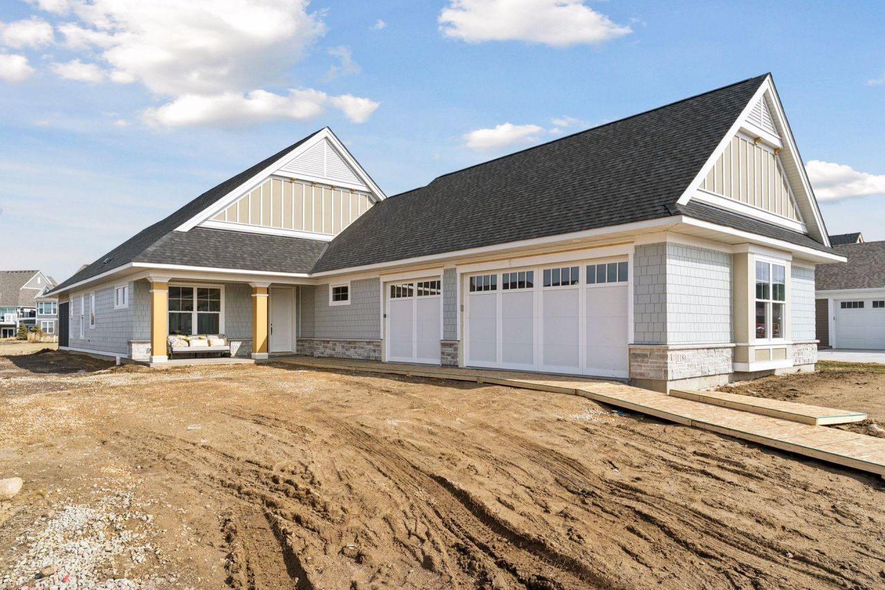 118 Spring Farm Road, North Oaks, MN 55127