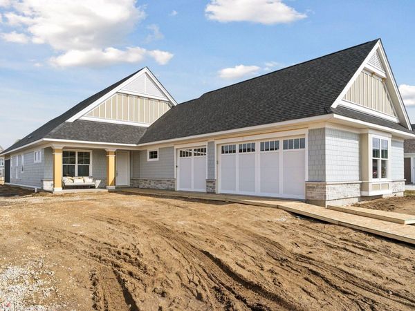 118 Spring Farm Road, North Oaks, MN 55127