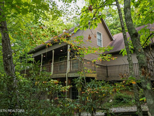 521 Jefferson Rd, Gatlinburg, TN 37738