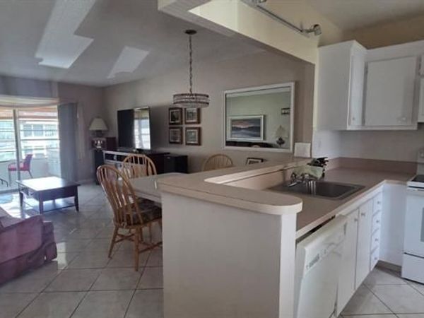 4801 NW 34th St, Unit 601, Lauderdale Lakes, FL 33319