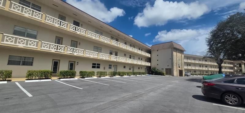 4801 NW 34th Street, Unit 601, Lauderdale Lakes, FL 33319 Photo