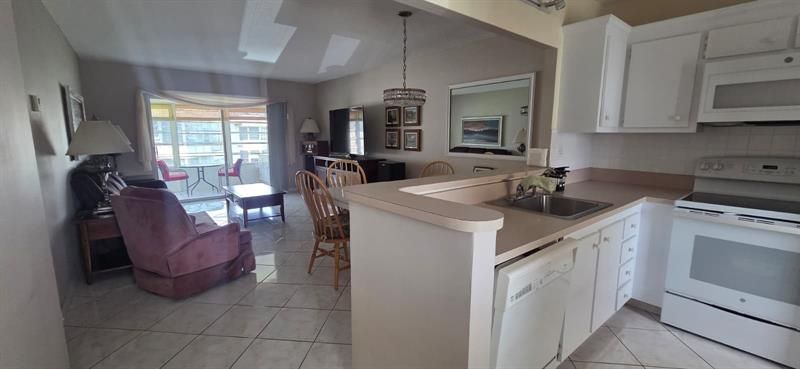 4801 NW 34th Street, Unit 601, Lauderdale Lakes, FL 33319 Photo
