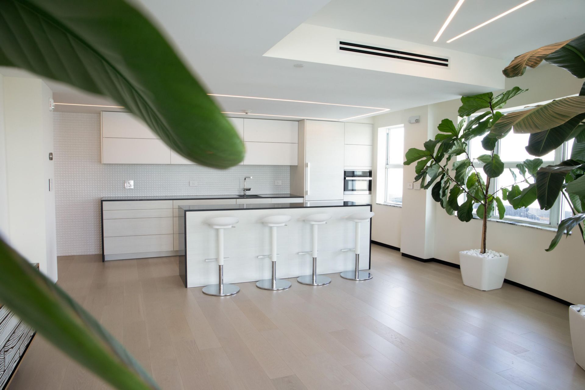 605 Lincoln Road, Unit 420, Miami Beach, FL 33139 Photo