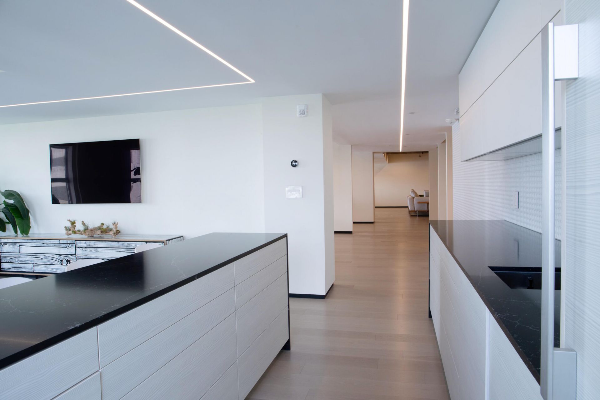 605 Lincoln Road, Unit 420, Miami Beach, FL 33139 Photo