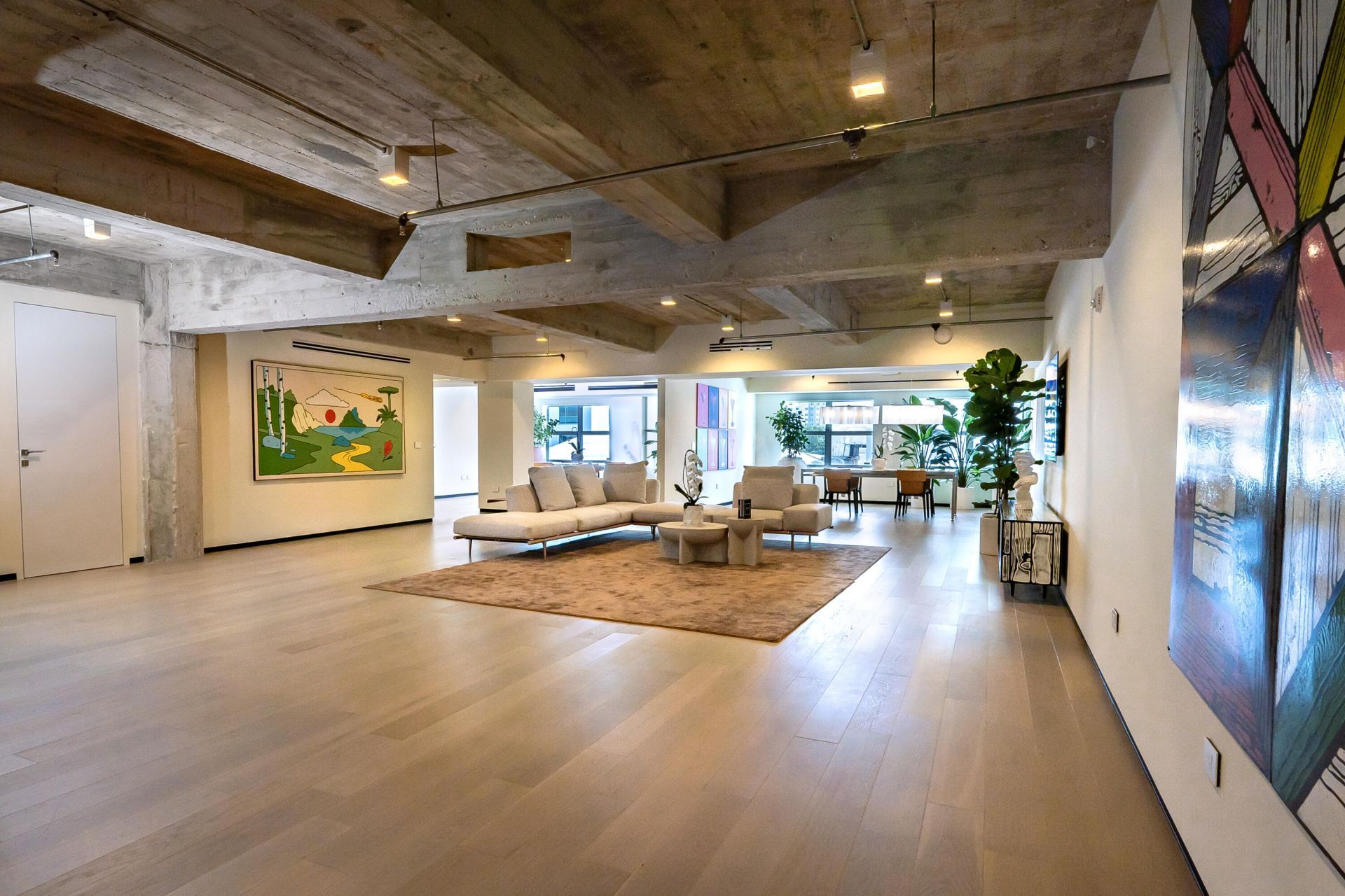 605 Lincoln Road, Unit 420, Miami Beach, FL 33139 Photo