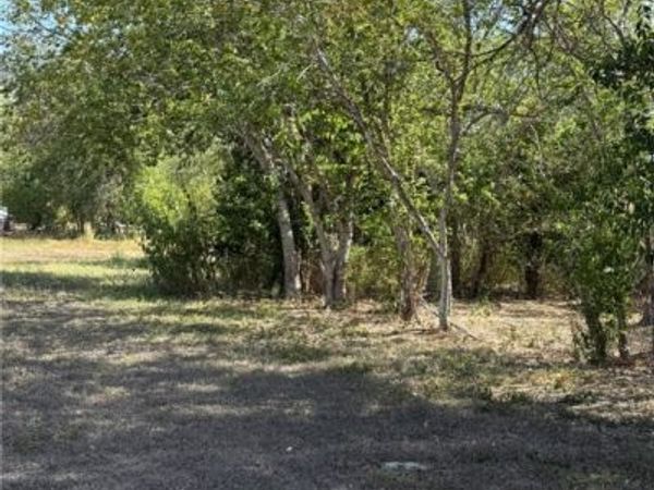 7555 Gin Road, Marion, TX 78124