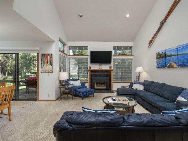 17712 Lake Aspen Court, Unit 10, Sunriver, OR 97707