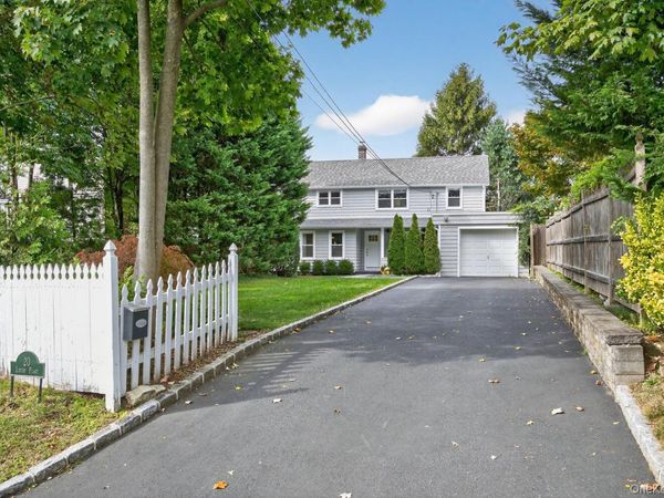 20 Locust Place, Locust Valley, NY 11560