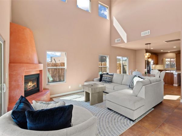 7609 Arroyo Oeste Lane, Santa Fe, NM 87507