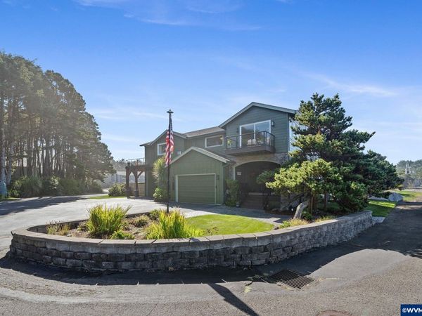 424 SW Cliff St, Depoe Bay, OR 97341