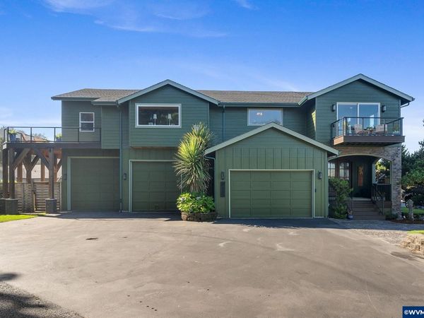 424 SW Cliff St, Depoe Bay, OR 97341