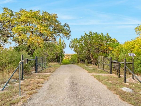 746 Trail Rock Dr, Johnson City, TX 78636