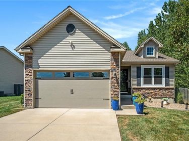 1100 SW Blackpool Drive, Lee's Summit, MO 64083