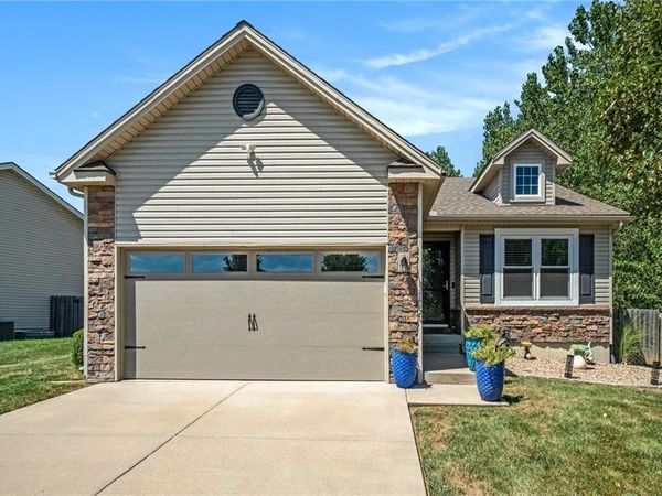 1100 SW Blackpool Drive, Lee's Summit, MO 64083