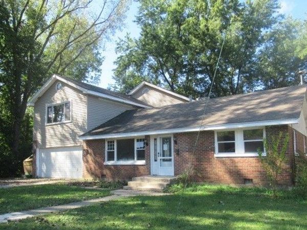 77 Mionske Drive, Lake Zurich, IL 60047