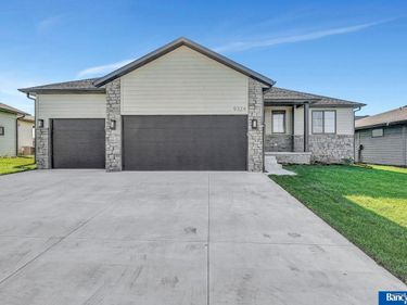 9324 S 86th Street, Lincoln, NE 68526