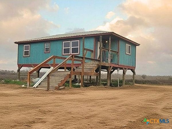 410 Guadalupe River Drive, Tivoli, TX 77990