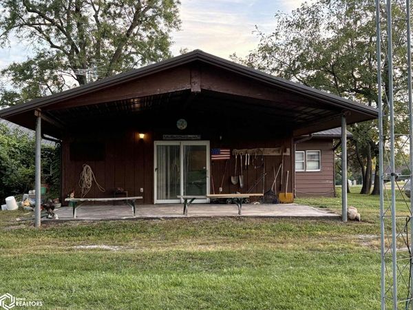 301 Jefferson Street, Mystic, IA 52574