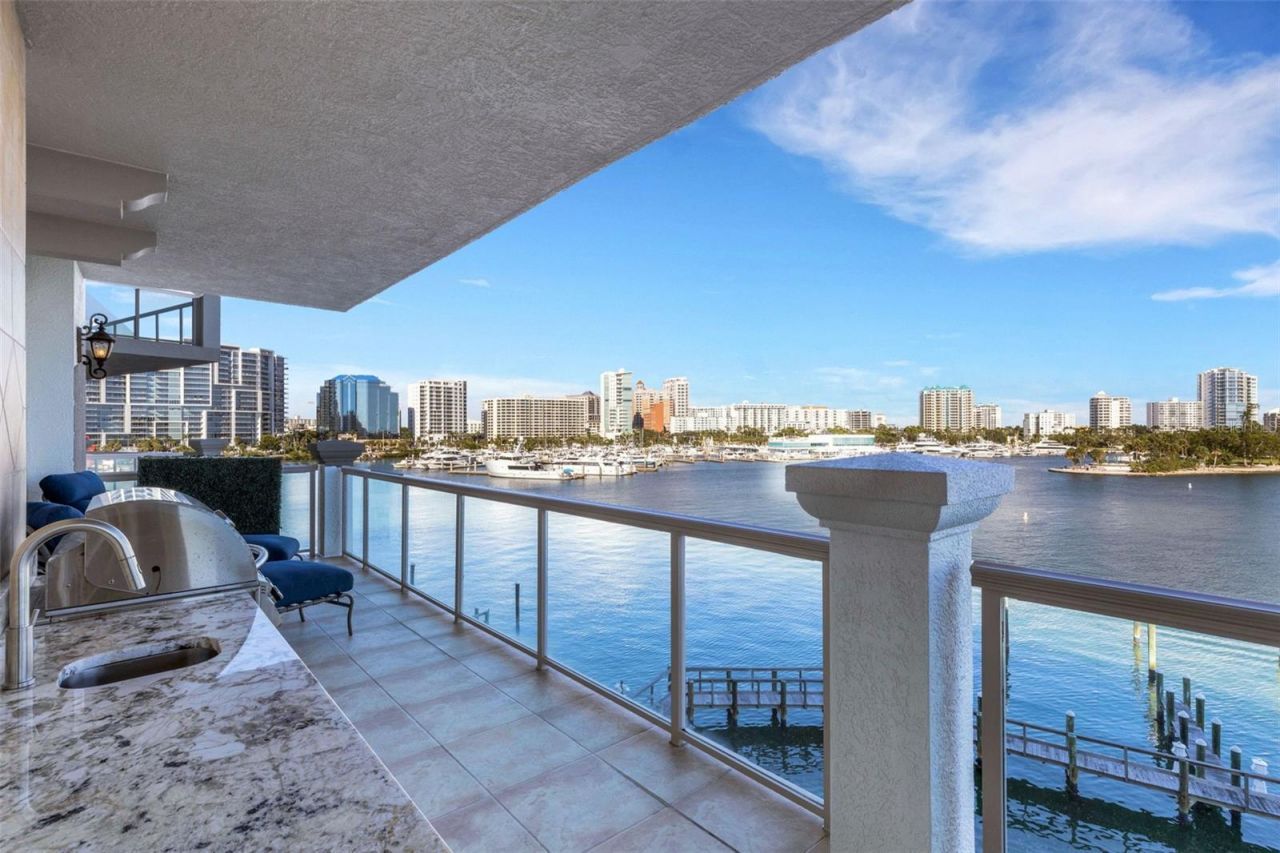 464 Golden Gate Point, Unit 403, Sarasota, FL 34236 Photo