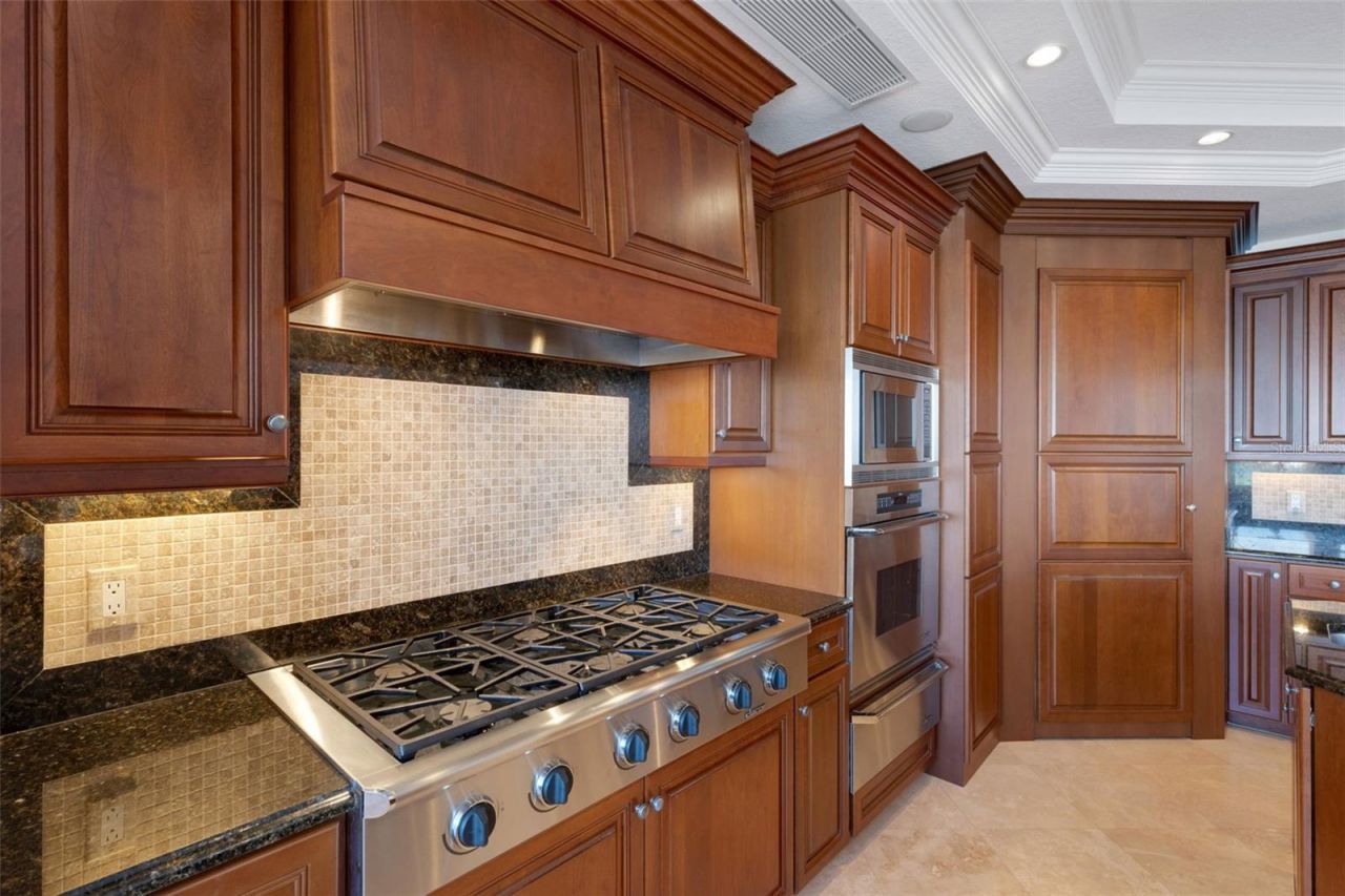 464 Golden Gate Point, Unit 403, Sarasota, FL 34236 Photo