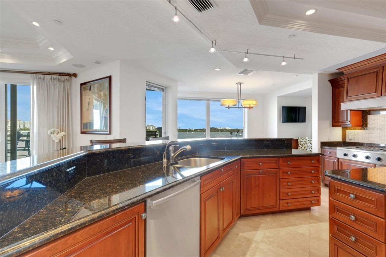 464 Golden Gate Point, Unit 403, Sarasota, FL 34236 Photo