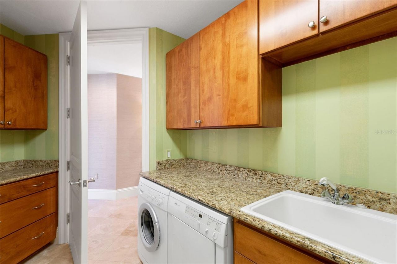 464 Golden Gate Point, Unit 403, Sarasota, FL 34236 Photo