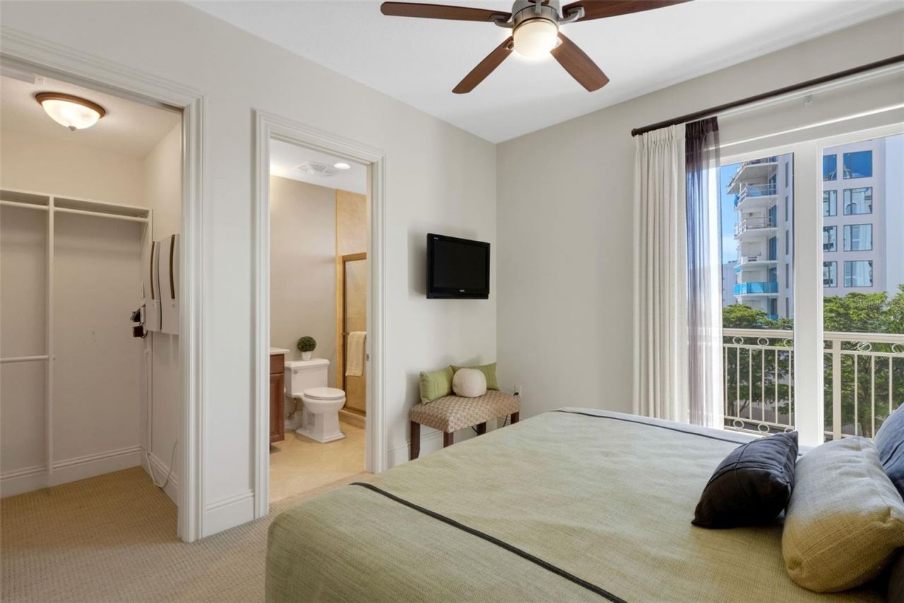 464 Golden Gate Point, Unit 403, Sarasota, FL 34236 Photo