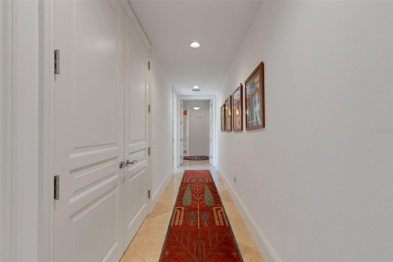 464 Golden Gate Point, Unit 403, Sarasota, FL 34236 Photo