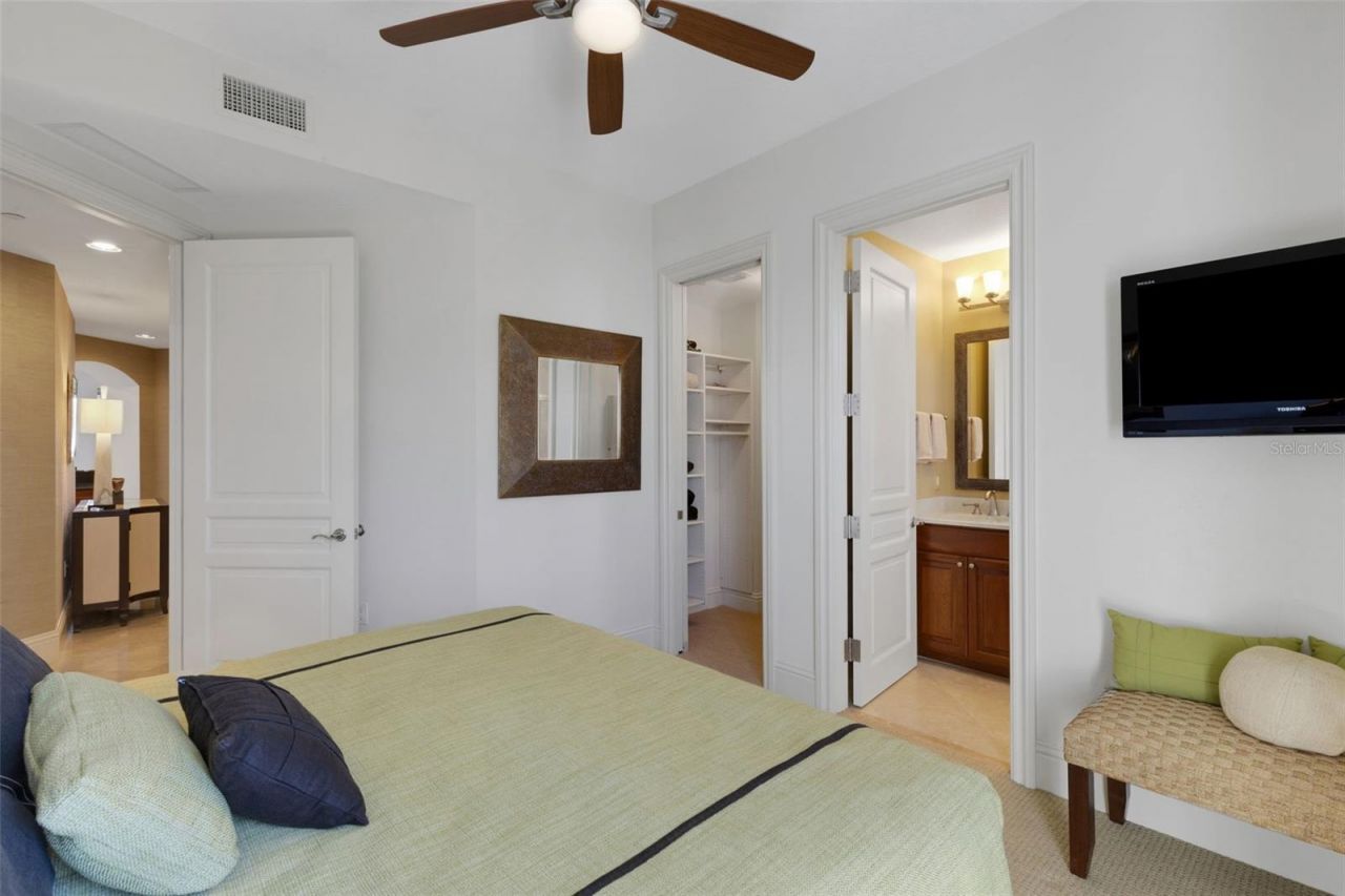 464 Golden Gate Point, Unit 403, Sarasota, FL 34236 Photo