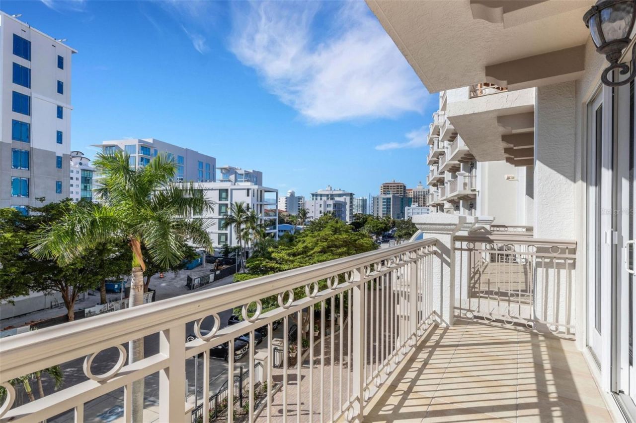 464 Golden Gate Point, Unit 403, Sarasota, FL 34236 Photo