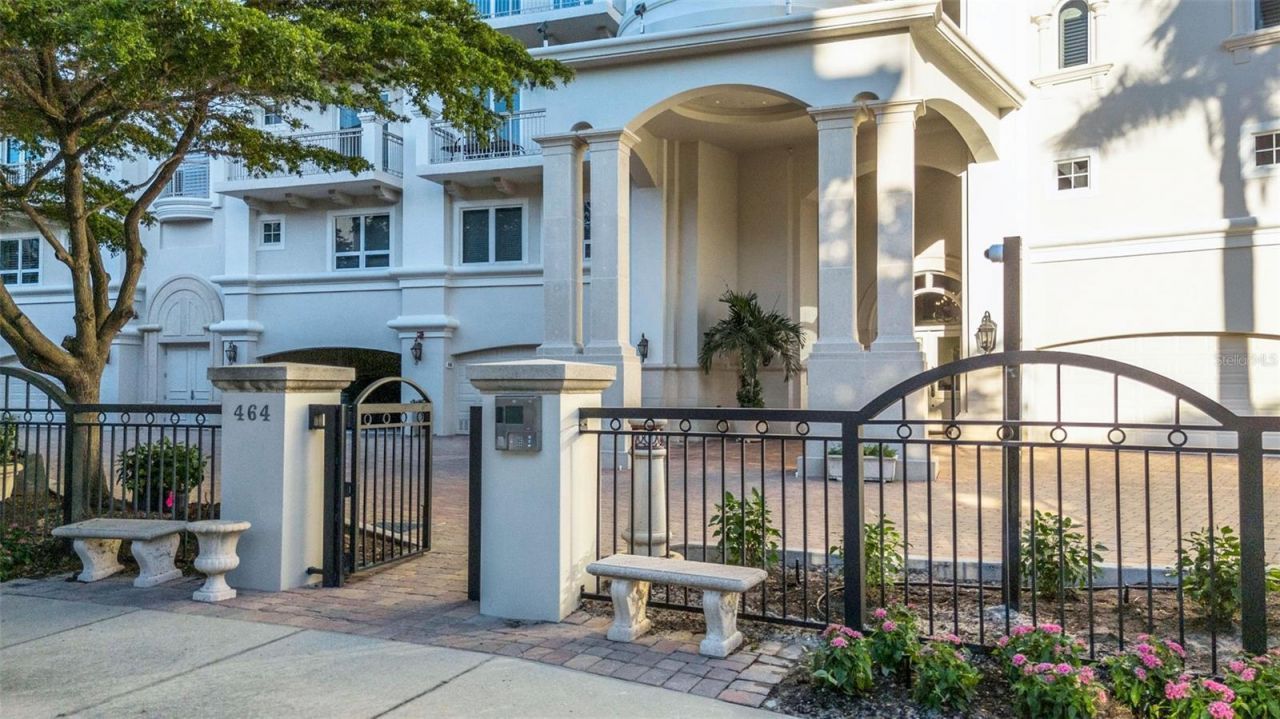 464 Golden Gate Point, Unit 403, Sarasota, FL 34236 Photo