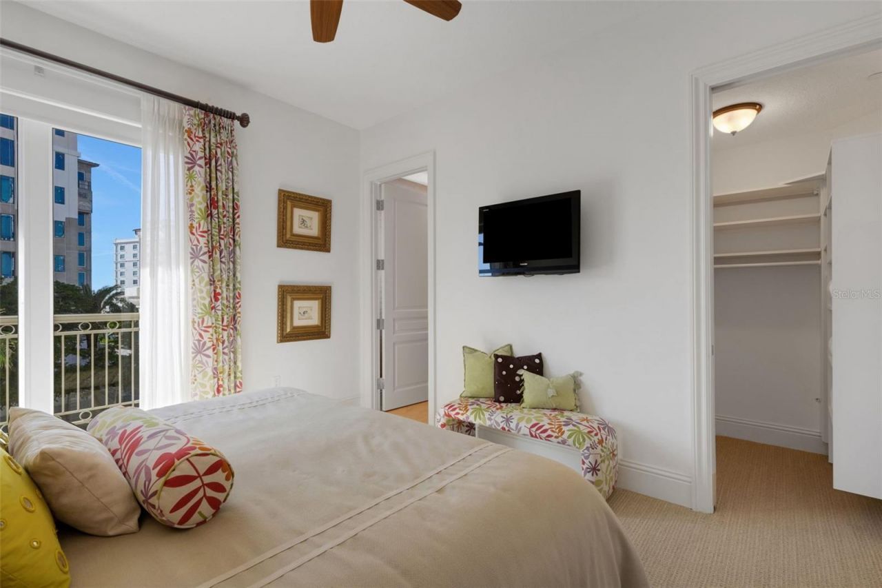 464 Golden Gate Point, Unit 403, Sarasota, FL 34236 Photo