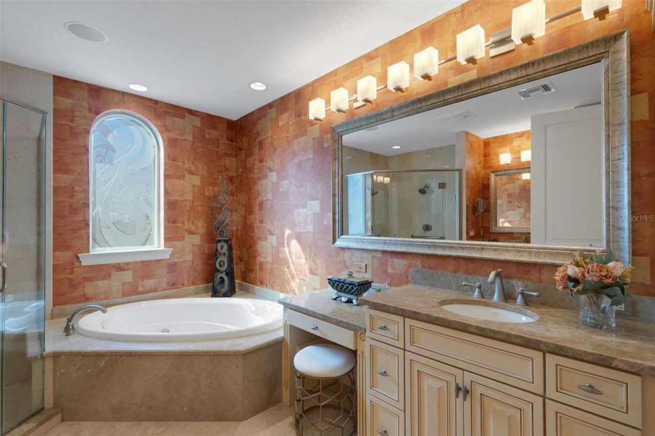 464 Golden Gate Point, Unit 403, Sarasota, FL 34236 Photo