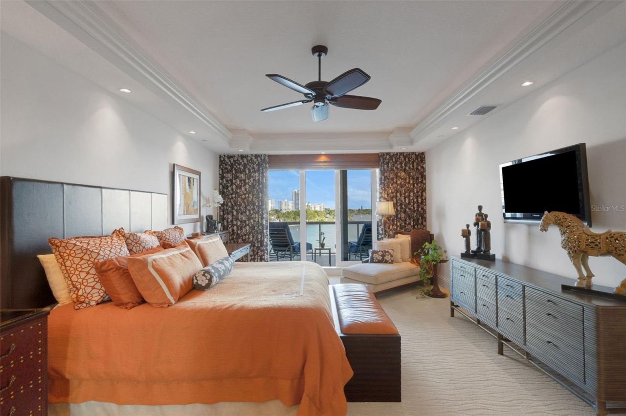 464 Golden Gate Point, Unit 403, Sarasota, FL 34236 Photo