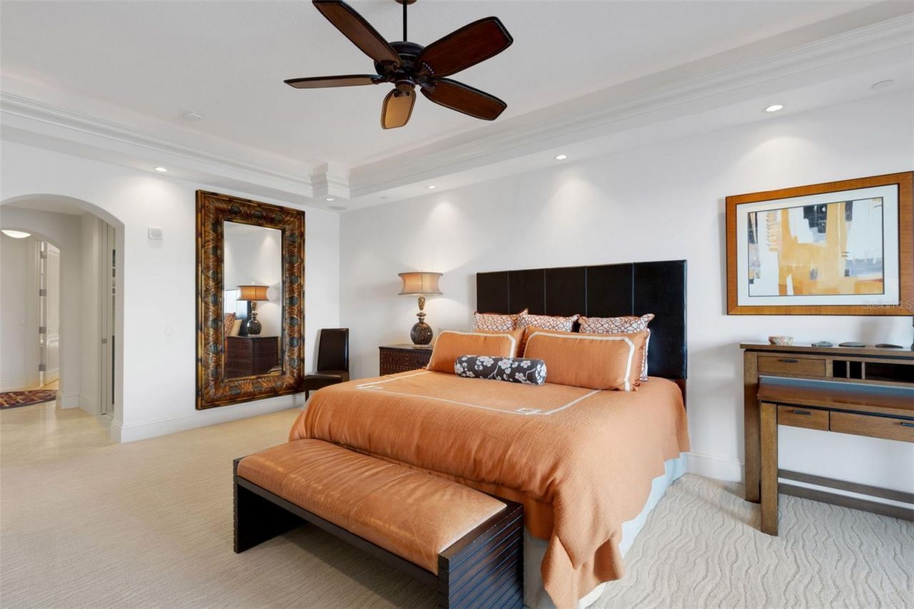 464 Golden Gate Point, Unit 403, Sarasota, FL 34236 Photo