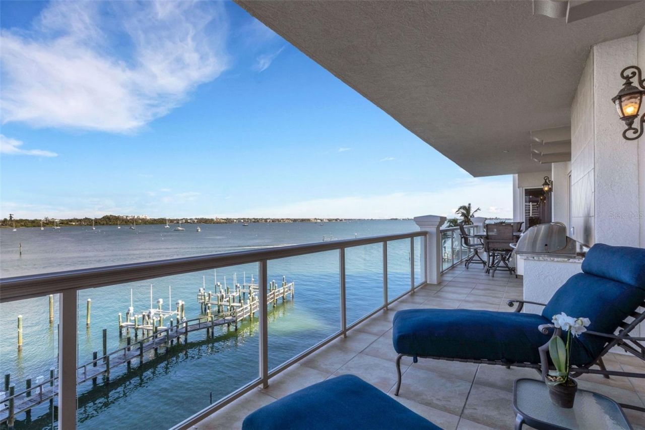464 Golden Gate Point, Unit 403, Sarasota, FL 34236 Photo