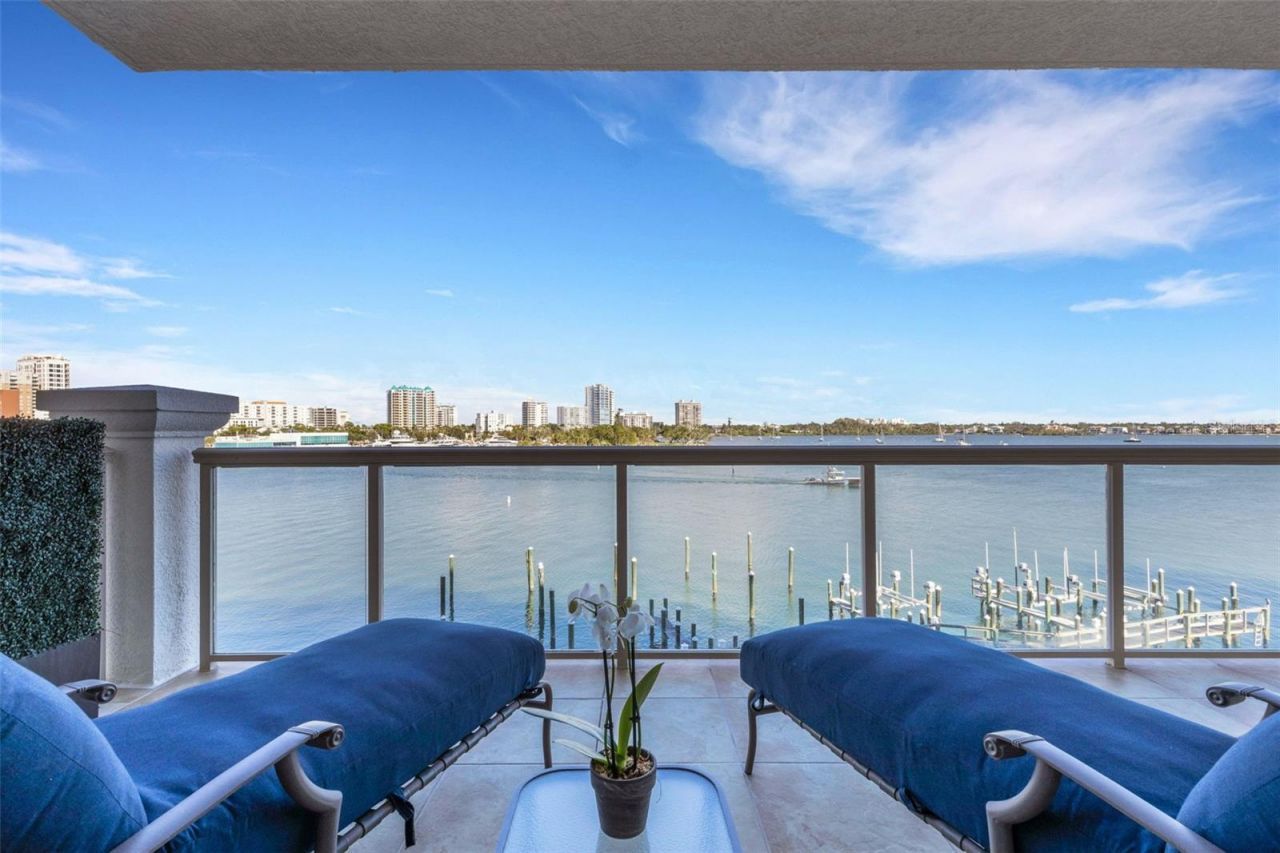 464 Golden Gate Point, Unit 403, Sarasota, FL 34236 Photo