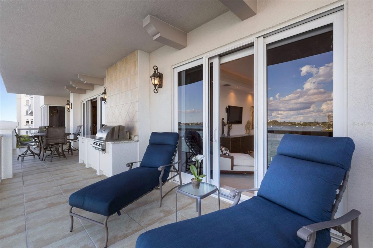 464 Golden Gate Point, Unit 403, Sarasota, FL 34236 Photo