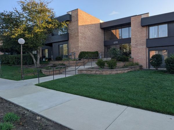 1295 N Sterling Avenue, Unit 212, Palatine, IL 60067