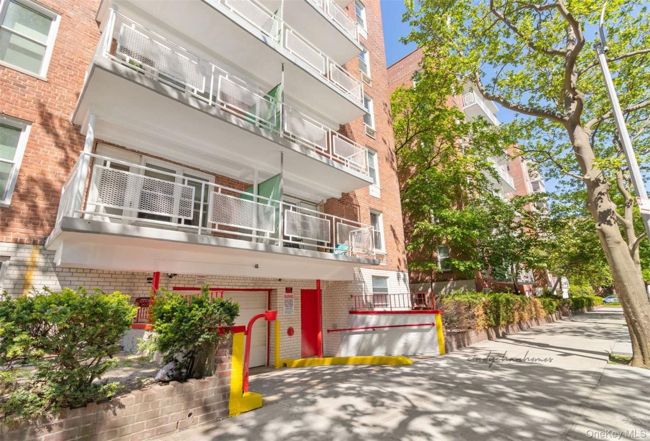 66-10 Thornton Place, Unit 2F, Rego Park, NY 11374 Main Photo