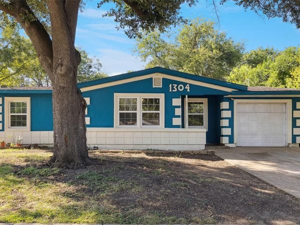 1304 E Lovers Lane, Arlington, TX 76010