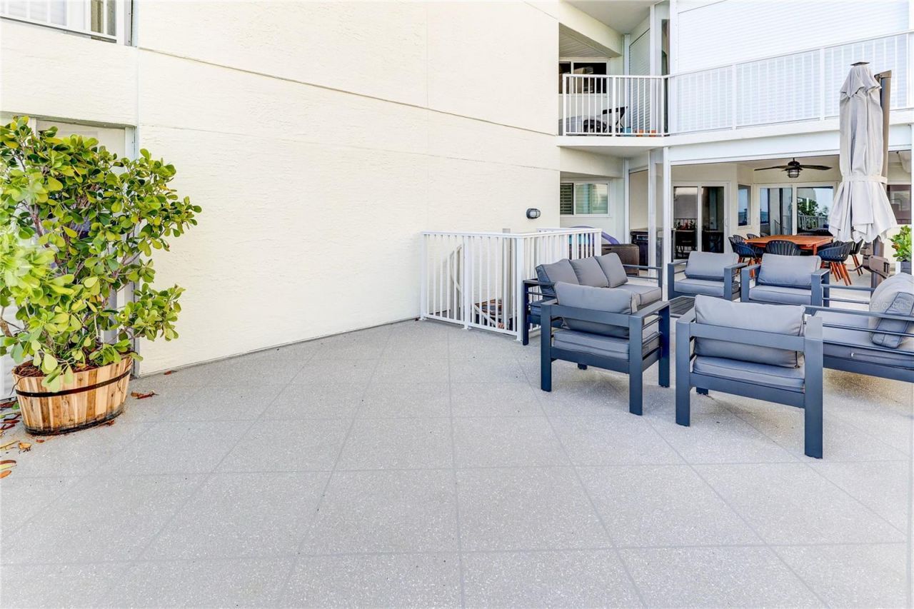 16332 Gulf Boulevard, Unit 1C, Redington Beach, FL 33708 Photo