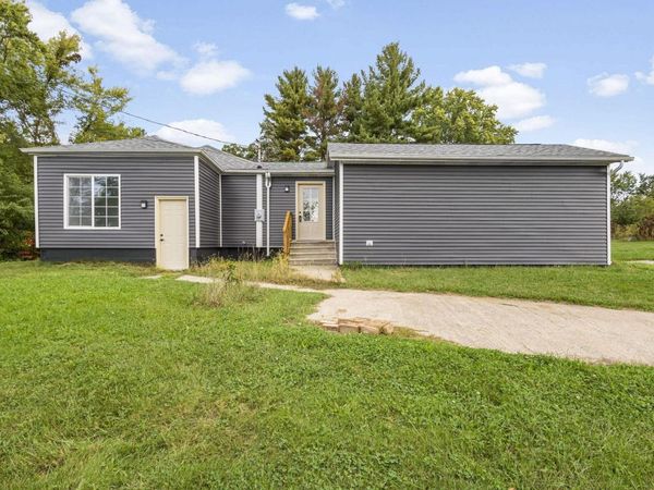 3202 N 300 East, Rolling Prairie, IN 46371