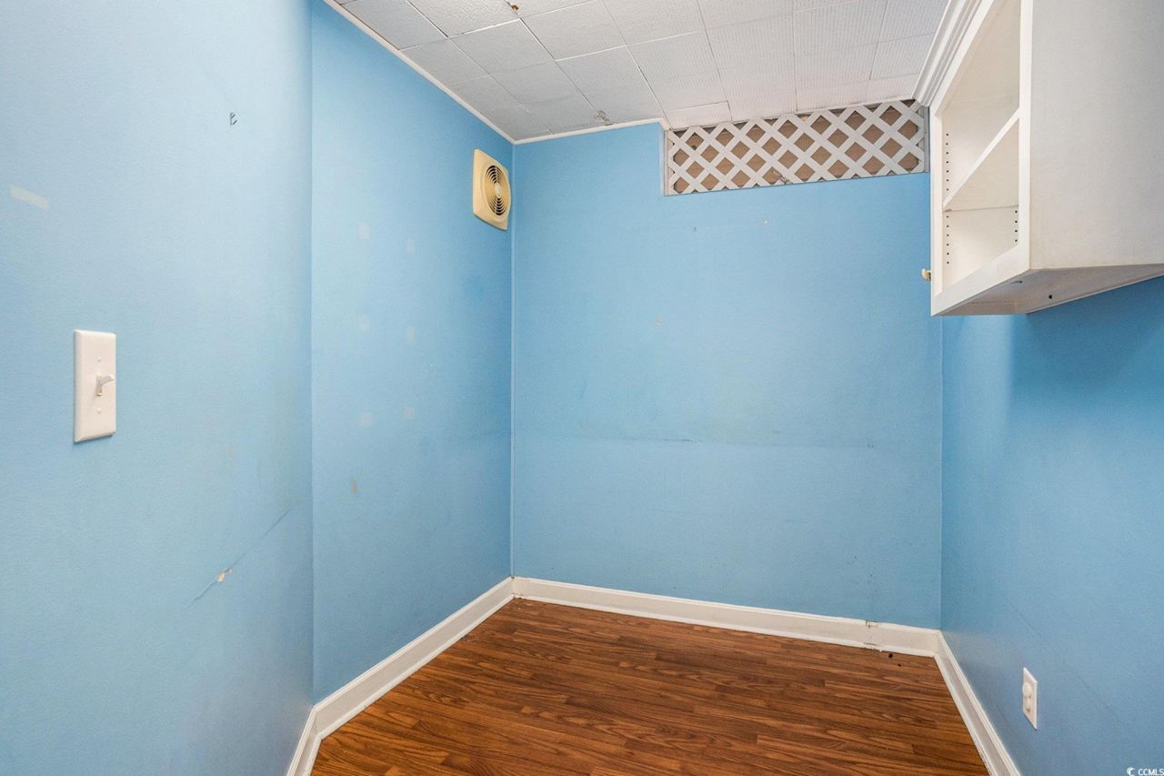 907 Bell St. Photo 5