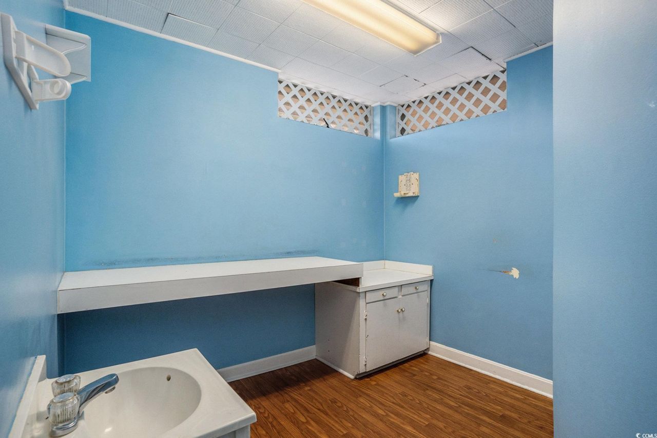 907 Bell St. Photo 6