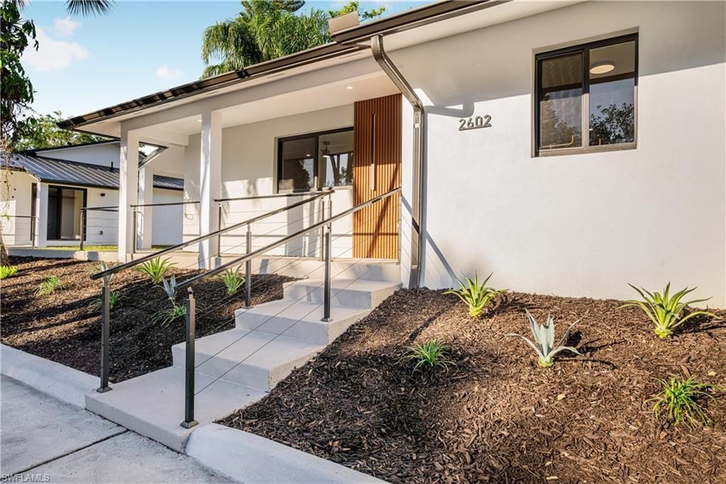 2616 Lakeview Dr, Naples, FL 34112 Photo