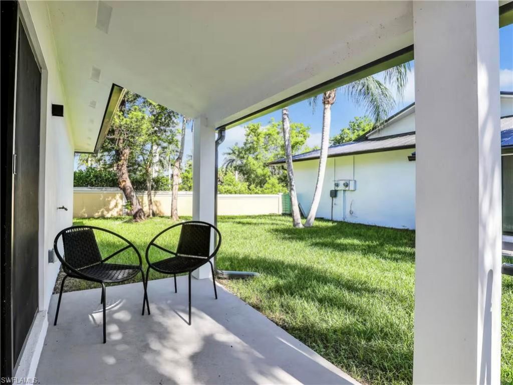 2616 Lakeview Dr, Naples, FL 34112 Photo