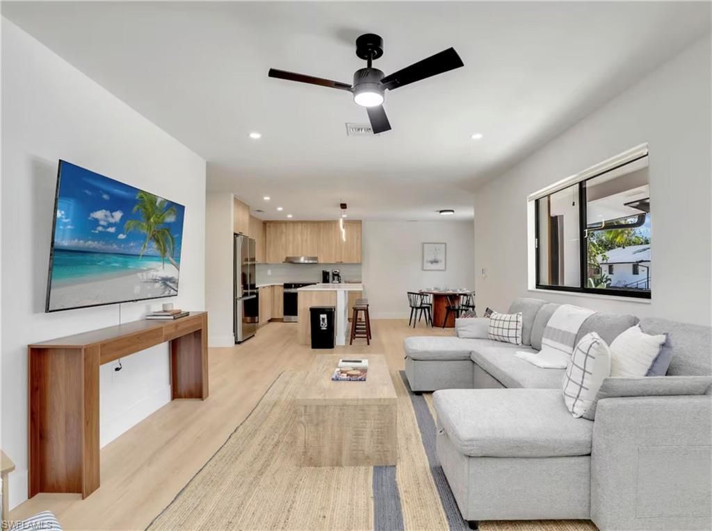 2616 Lakeview Dr, Naples, FL 34112 Photo