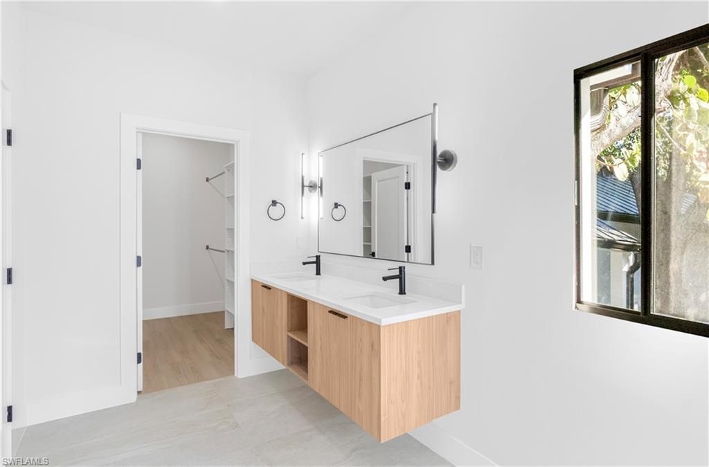 2616 Lakeview Dr, Naples, FL 34112 Photo